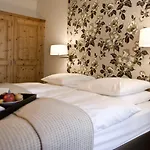 Morosani Schweizerhof Hotel 4*