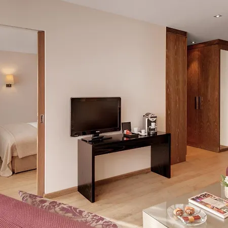 Morosani Schweizerhof Hotel 4*