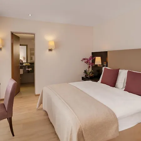 מלון Morosani Schweizerhof 4*