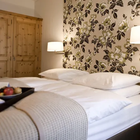 Morosani Schweizerhof Hotel 4*