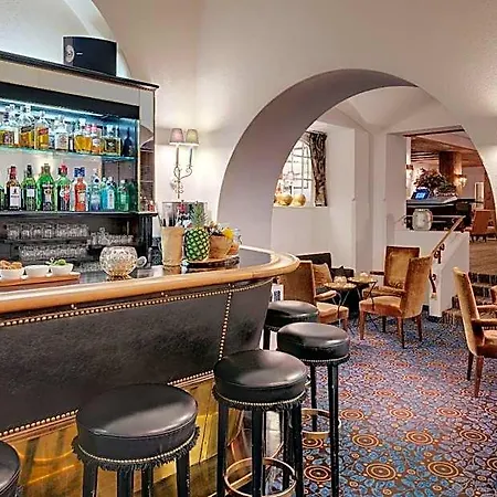 Morosani Schweizerhof Hotel 4*