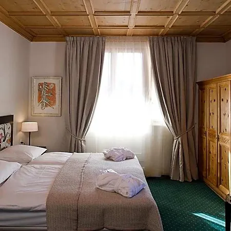 Morosani Schweizerhof Hotel 4*