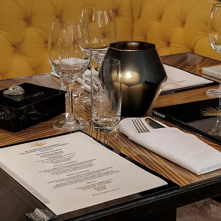 Morosani Schweizerhof Hotel 4*