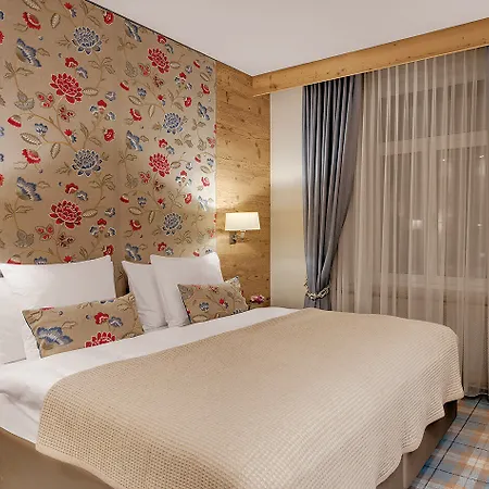 فندق Morosani Schweizerhof 4*