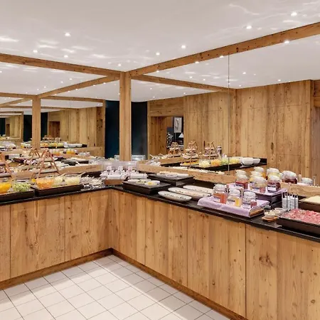 Hotel Morosani Schweizerhof 4*