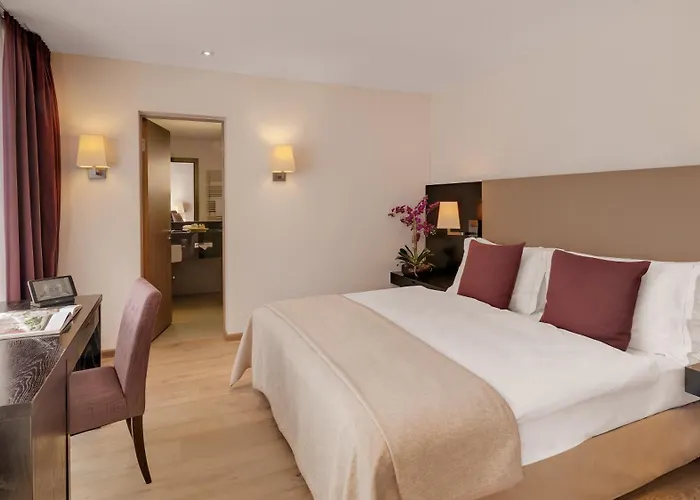 Hotel Morosani Schweizerhof 4*