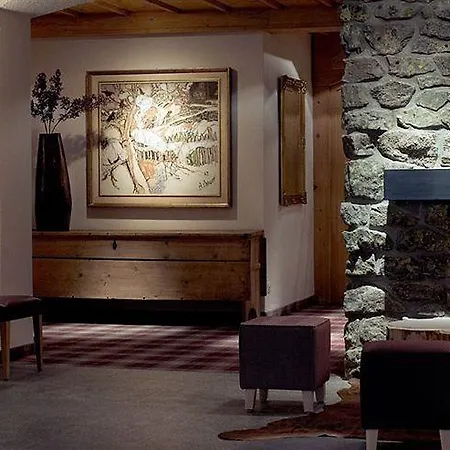 Morosani Schweizerhof Szálloda
