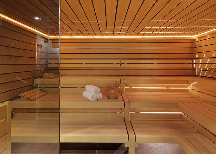 Hotel Morosani Schweizerhof 4*