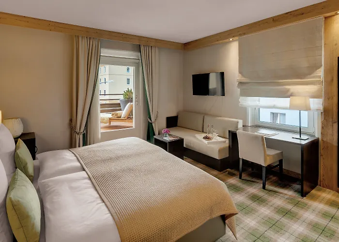 Hotell Morosani Schweizerhof 4*